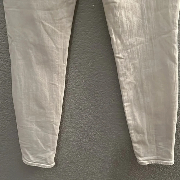 Madewell 9" High-Rise Skinny Jeans in Pure White - Picture 7 of 8